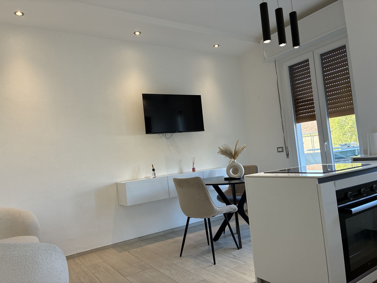 Soggiorno con cucina a vista