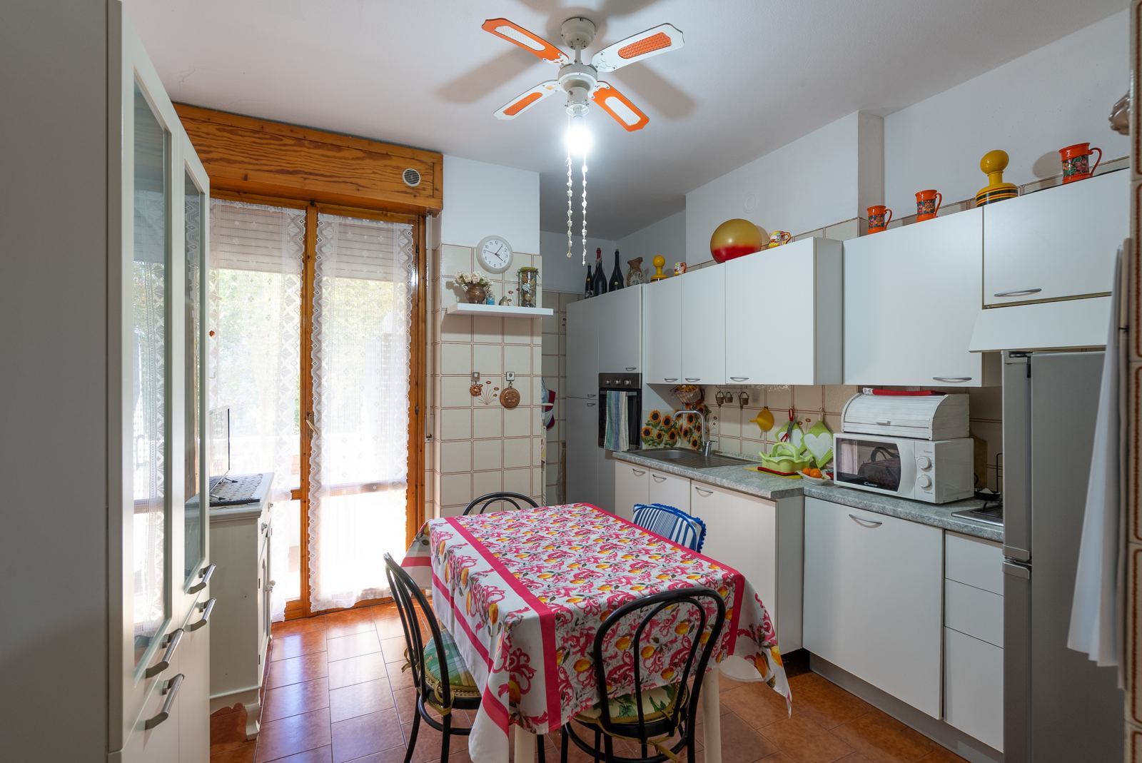 Cucina abitabile con zona pranzo